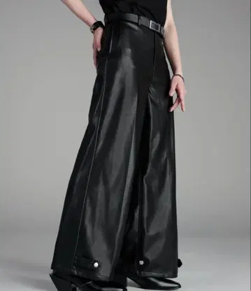 새상품급 엑스트라 퀄리티 와이드 플레어 팬츠 인조 가죽 블랙 M