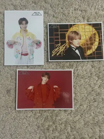 MILK 사인 포함 사진