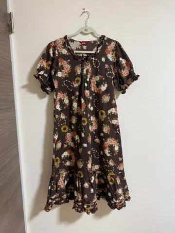 새상품급 핑크하우스 짙은 갈색 로제트 리 슬로우 원피스