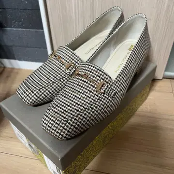 새상품 오리엔탈 트래피쉬 브라운 체크 무늬 펌프스 23cm