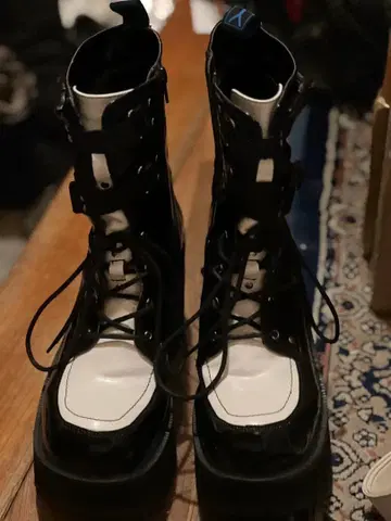 요스케 YOSUKE 레이스업 통굽 부츠 모노크롬 벨트 롱 부츠