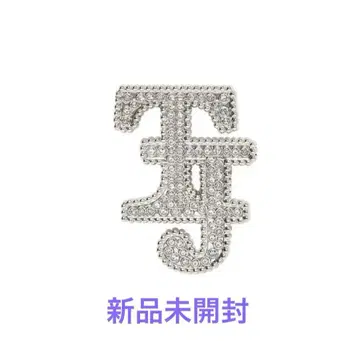 Travis Japan의 travelers TJ 브로치 토라자