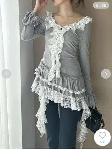 레이스 달린 그레이 긴팔 상의