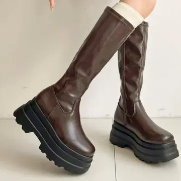 shoes in closet 통굽 롱 부츠 브라운