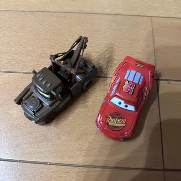 맥퀸과 메이터의 미니카 세트 토미카