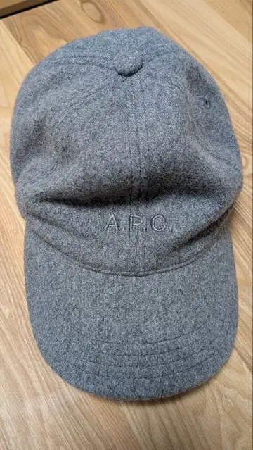 A.P.C. 그레이 캡 아페쎄