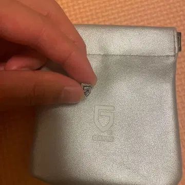 실버 한쪽 귀용 귀걸이 합성 피혁