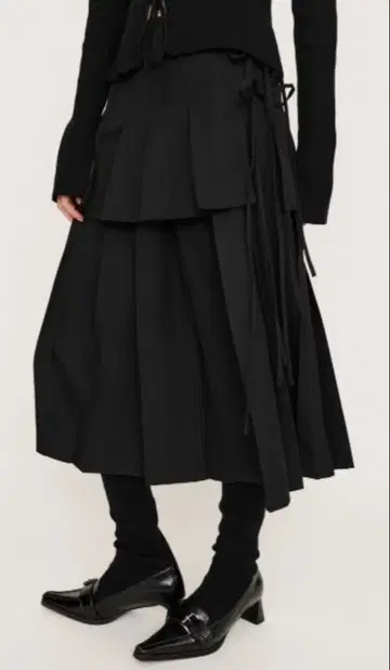 블랙 플리츠 롱 스커트