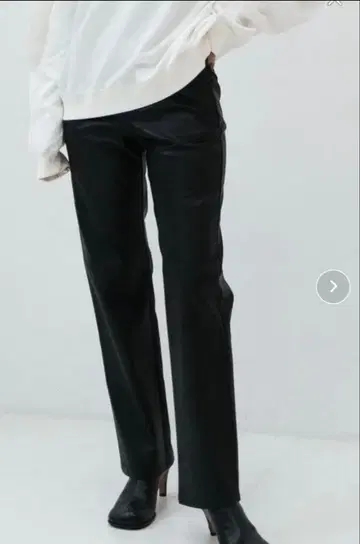 AKTE 인조 가죽 팬츠