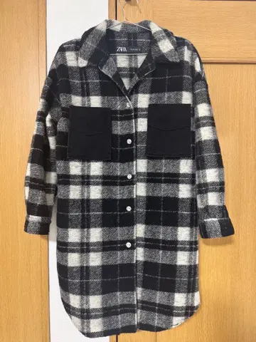 ZARA 블랙 화이트 체크 무늬 자켓 S 비쥬 버튼