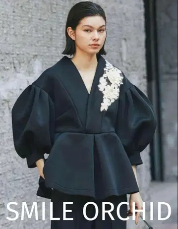 SMILE ORCHID 꽃 모티브 V넥 벌룬 소매 상의