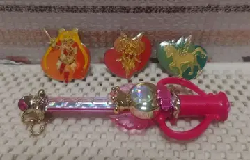 세일러문 당시 물건 핑 배지와 지팡이형 키링 세트