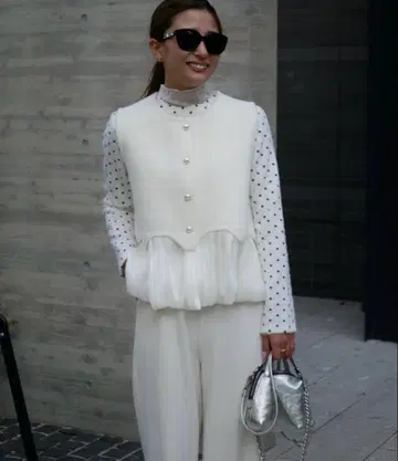 [ 새상품 bebeod ] 펄 플리츠 도킹 베스트 아이보리