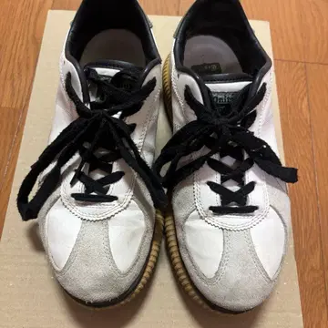 오니츠카타이거 데레시티 화이트/카키 24cm