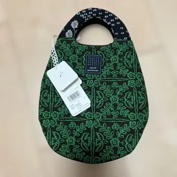 미나 페르호넨 우즈라 백 펠리체 x 발라드