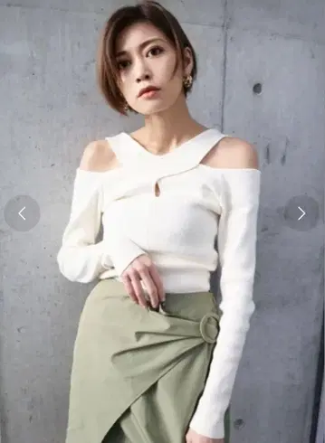 EMODA 크로스넥 핏 니트 화이트