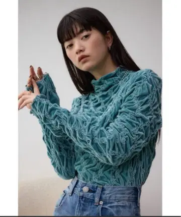 아줄바이마우지 벨로아 디자인 컷 하이넥 상의