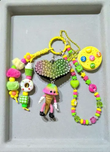 FLAVORS 컬러풀 아이스크림 스트랩