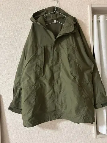 유니클로 올리브색 후드 부착 마운틴 후드티 XL