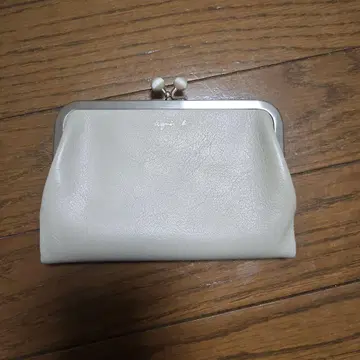 agnes b. 가마구치 지갑 베이지