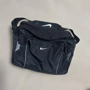 90s nike archive shoulder bag black
