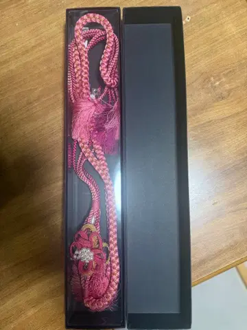 이치조 뜨개질 허리띠 펄 핑크 깃털 장식 포함