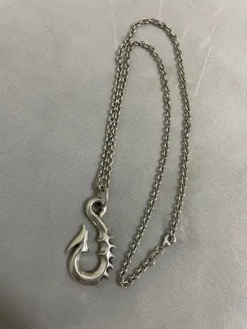 낚시 바늘형 실버 목걸이