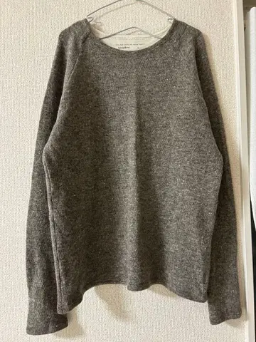 quadro 베이지 크루넥 스웨터 엘보 패치 포함