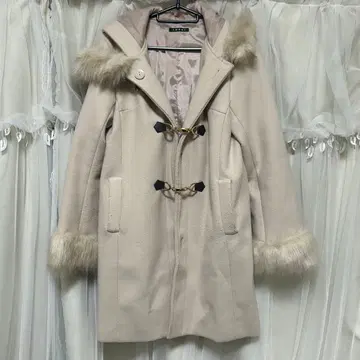 아이보리 더플 코트 퍼 포함