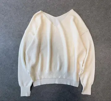 새상품급 allureville 울 니트 V넥 루즈핏 아름다운 실루엣