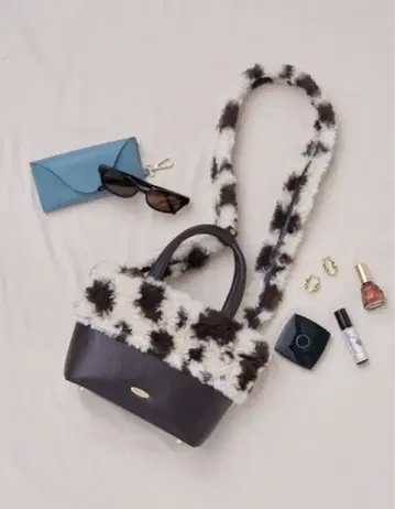 LILY BROWN 에코 퍼 절개 토트