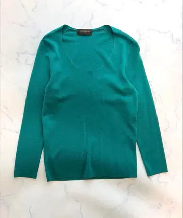 새상품급 TOMORROWLAND 울 100% V넥 그린 니트