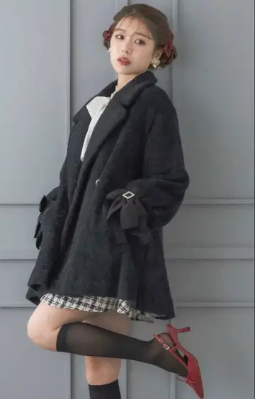 ROJITA 라메 샤기 코트 블랙