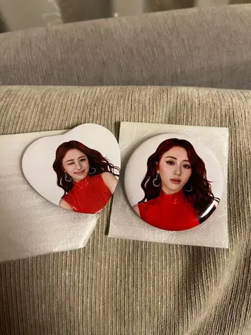 르세라핌 페르나다 캔뱃지 2개 윤진