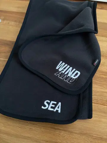 WIND AND SEA 플리스 머플러