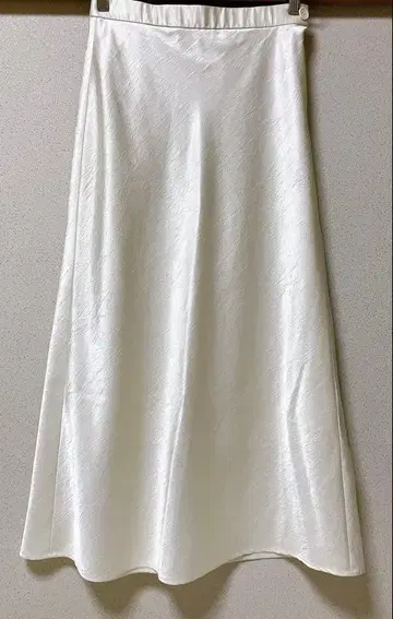 그린 레이블 릴랙싱 스커트 새틴 프리 사이즈 화이트