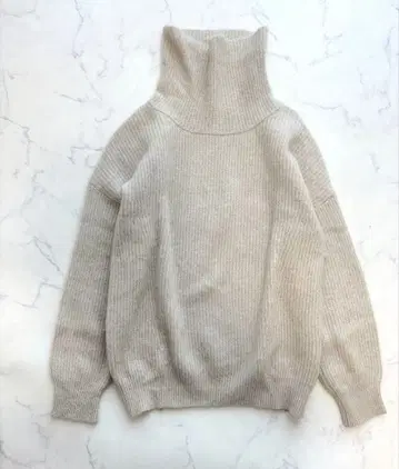 새상품급 SHIPS 폭스 혼방 터틀넥 니트 베이지 고급