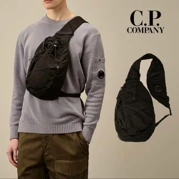 C.P. COMPANY 블랙 바디백