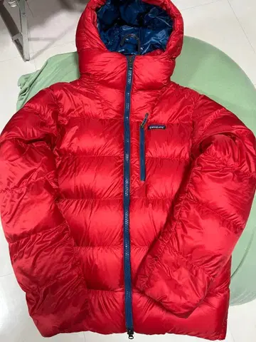 레드 다운 자켓 후드 부착