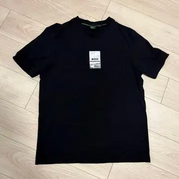 BOSS 반팔 T셔츠 블랙 프린트 M 사이즈 USA 구매품