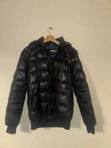 BEAMS HEART 블랙 다운 자켓 테크 계열