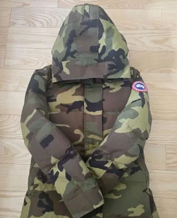 Canada Goose 다운 자켓 카모플라쥬