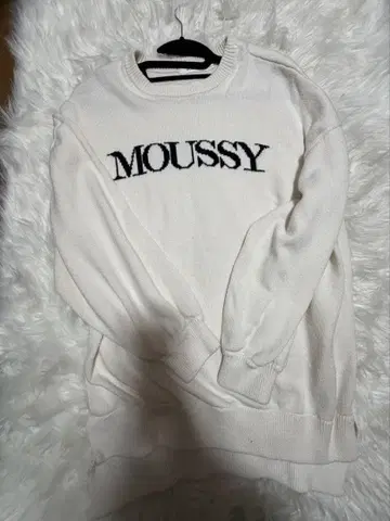 moussy 로고 니트