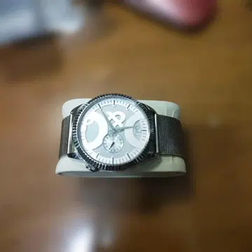 D & G-001 실버 아날로그 손목시계