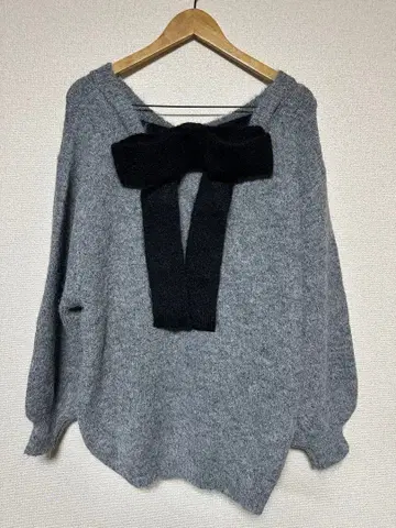 Darich 빅 리본 백 오픈 니트탑