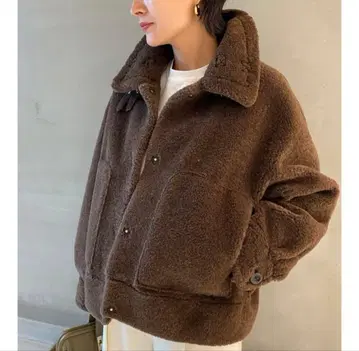 스터닝 루어 에코 무스탕 숏 자켓