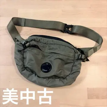 새상품급 C.P. COMPANY 바디백 렌즈 포함 쉘 파우치 올리브