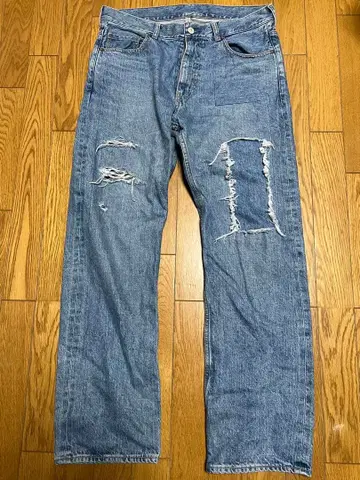 BEAMS 데미지 가공 스트레이트 데님 팬츠