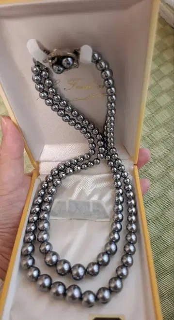 그레이 펄톤 롱 목걸이 (박스 포함)