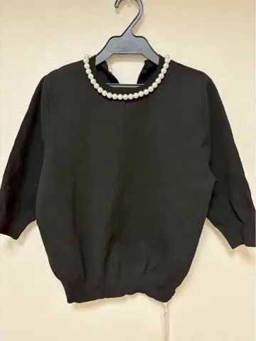 옷깃 펄 장식 오부 소매 니트